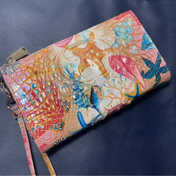 Brahmin Daisy Clutch Wristlet Starlight Seashell Starfish Leather - Picture 2 of 6